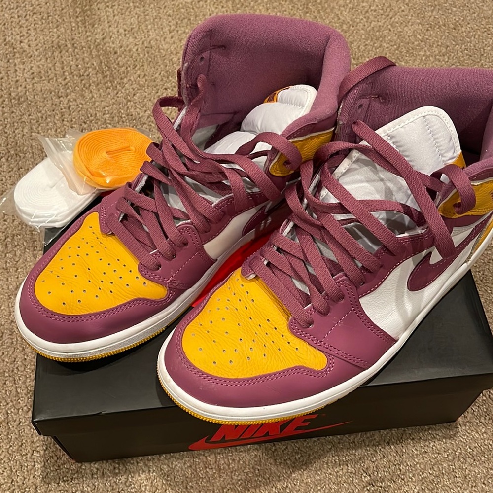 Nike Air Jordan 1 Retro High “Brotherhood”.